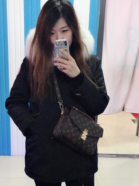 Yingying_Ruby is wearing edgii