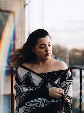 「FOREVER 21」｜「アイテム（ポンチョ）」を使った、Ashley Jacklynさん（レディース・155cm）の冬コーディネート