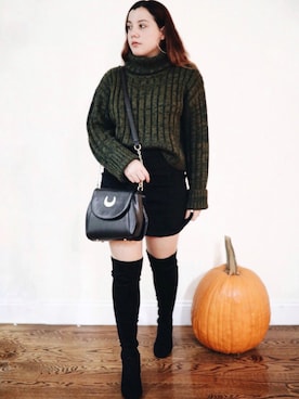 「Lulus（-）のアイテム（シューズ）」を使った、Ashley Jacklynさん（レディース・155cm）の秋コーディネート
