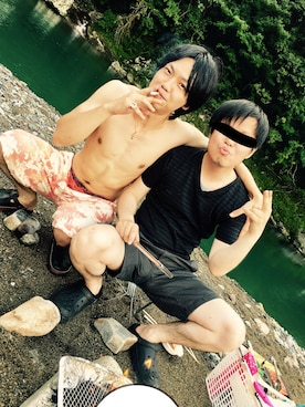 「友達」｜「アイテム（アクセサリー）」を使った、黒田 クロミさん（メンズ・171cm）の夏コーディネート