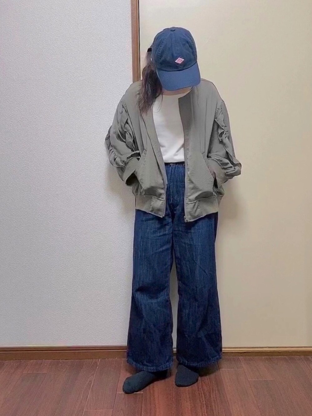 「キャップ、低身長、低身長コーデ、デニムパンツ、ワイドパンツ、春コーデ、カジュアル、相互フォロー」｜「DANTONの[DANTON/ダントン] ナイロンタフタキャップ（キャップ、ブルー系）」を使った、Mochi さん（レディース・147cm）の春コーディネートの1枚目の写真