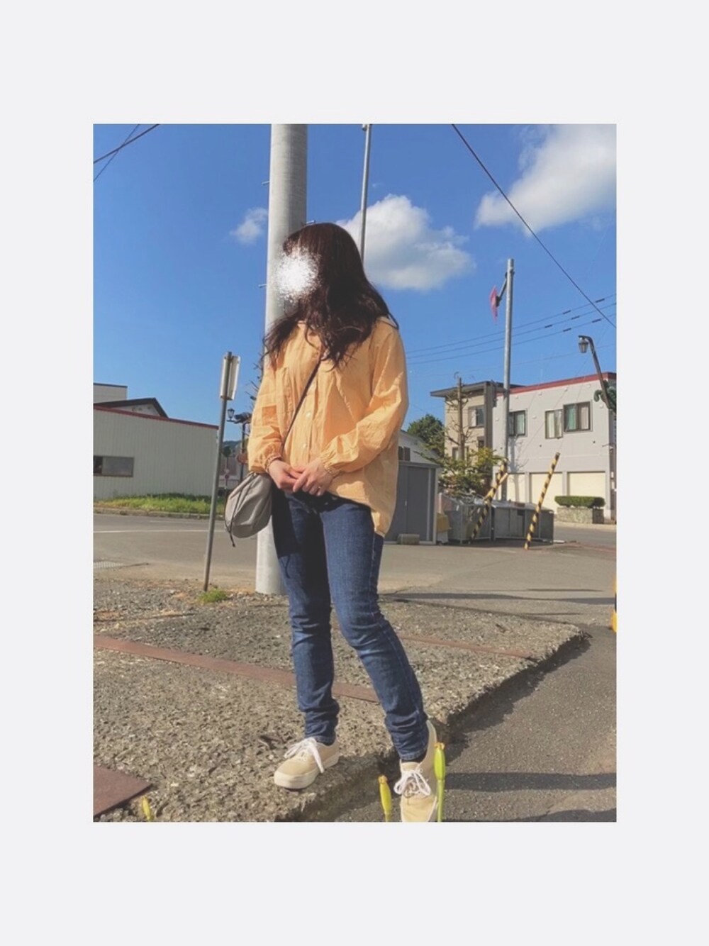 「低身長、低身長コーデ、シャツスタイル、チェックシャツ、セーラー襟、古着、古着MIX、スニーカー、ジーンズ」｜「VINTAGEのアイテム（シャツ/ブラウス、イエロー系）」を使った、Mochi さん（レディース・147cm）の夏コーディネートの1枚目の写真