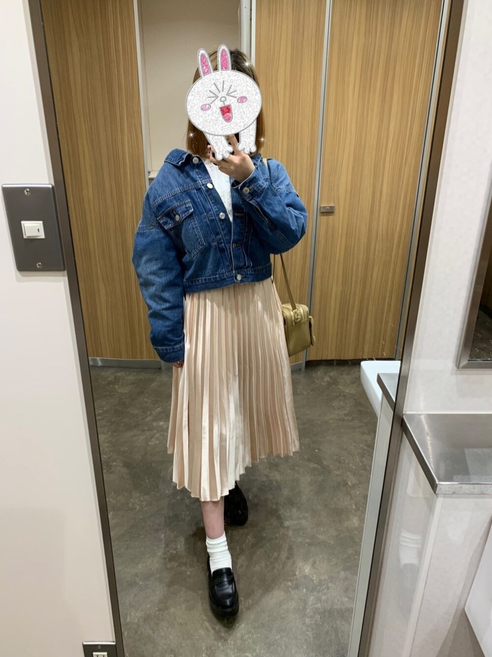 「パステル映える春、春コーデ、プチプラ、ootd、パステルカラー、はるコーデ、スカート、アパレルスタッフ、いいね、save、フォローお願いします🤑、着回しコーデ」｜「GRLのバックボタンショートデニムGジャン（デニムジャケット、ブルー系）」を使った、mrstwkbさん（レディース・156cm）の春コーディネートの1枚目の写真
