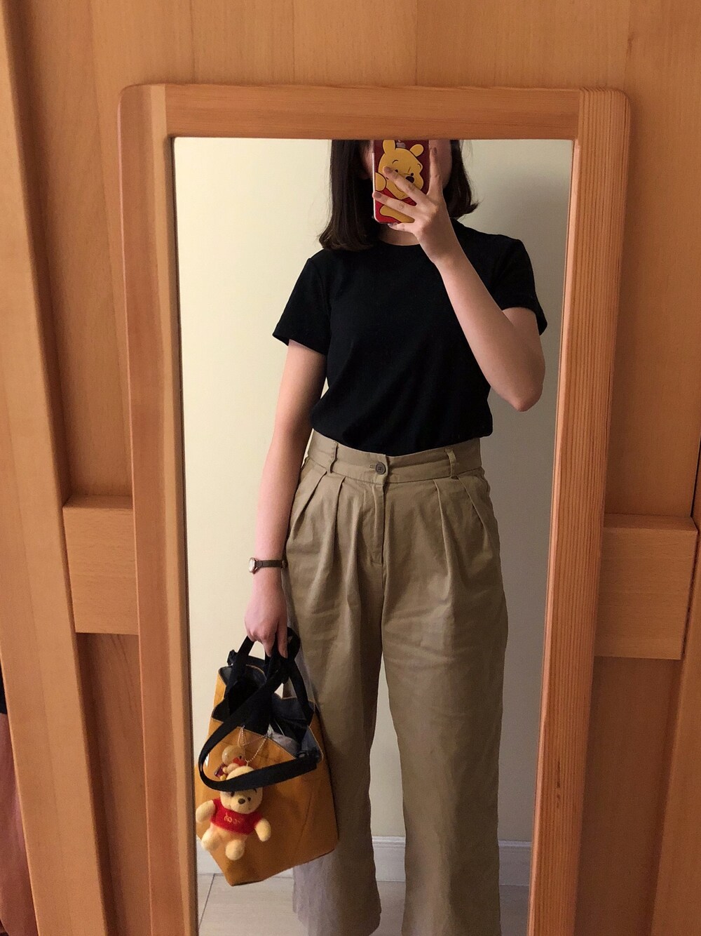 「シンプルコーデ、夏コーデ、Tシャツ、UNIQLO、ootd、無印良品、black、夏、カジュアル、カジュアルコーデ」｜「無印良品のアイテム（その他パンツ、ベージュ系）」を使った、Kirima♡さん（レディース・166cm）の夏コーディネートの1枚目の写真