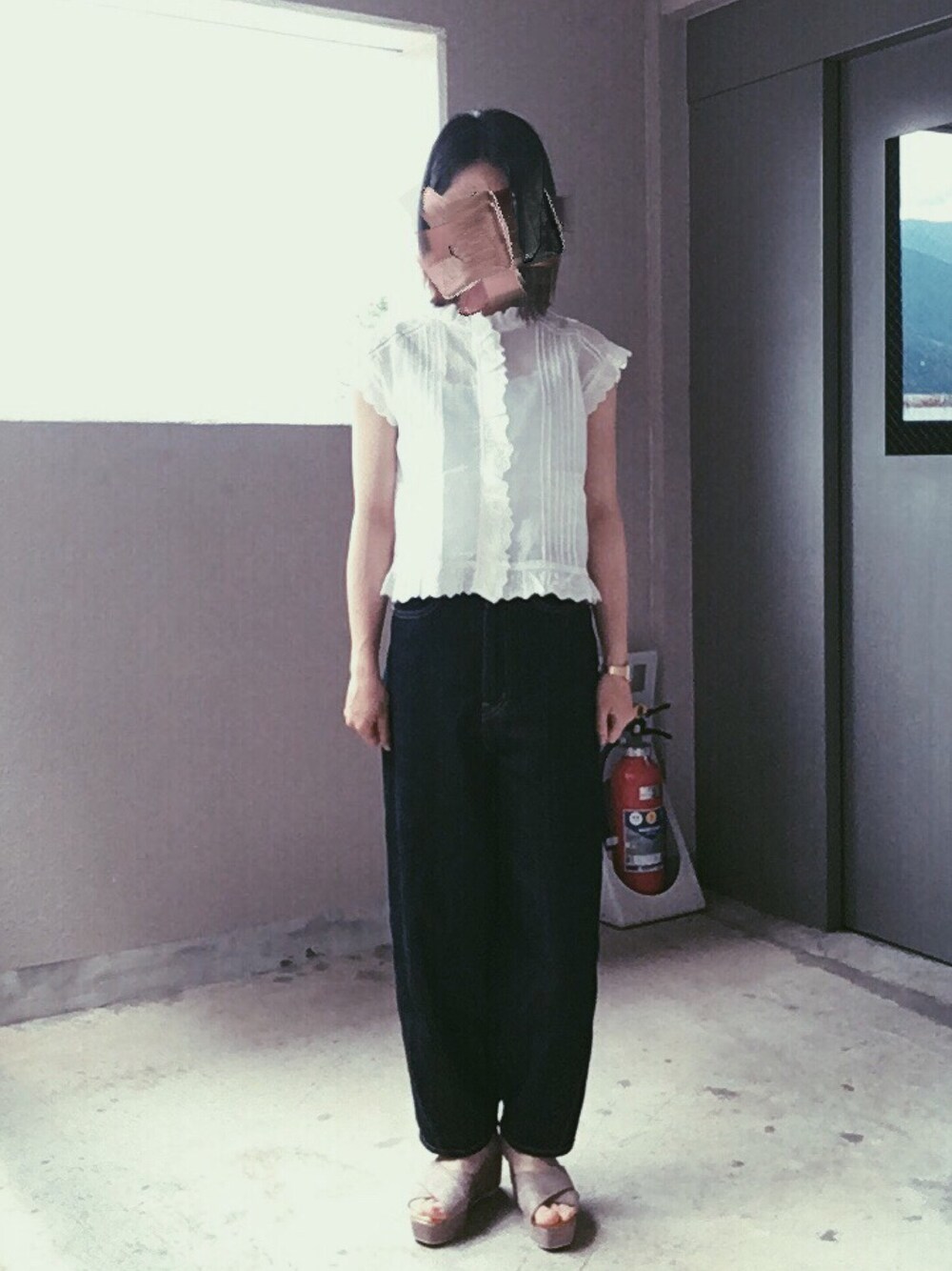 「w closetのピンタックレースノースリブラウス（シャツ/ブラウス、ホワイト系）」を使った、erikoさん（レディース・156cm）の夏コーディネートの1枚目の写真