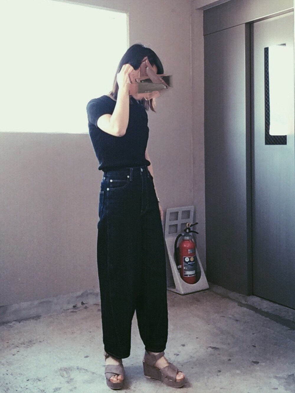 「FOREVER 21のアイテム（Tシャツ/カットソー、ブラック系）」を使った、erikoさん（レディース・156cm）の夏コーディネートの1枚目の写真