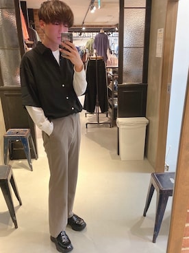 「アイテム（スマホケース/カバー、グレー系）」を使った、　しみーさん（メンズ・175cm）の春コーディネート