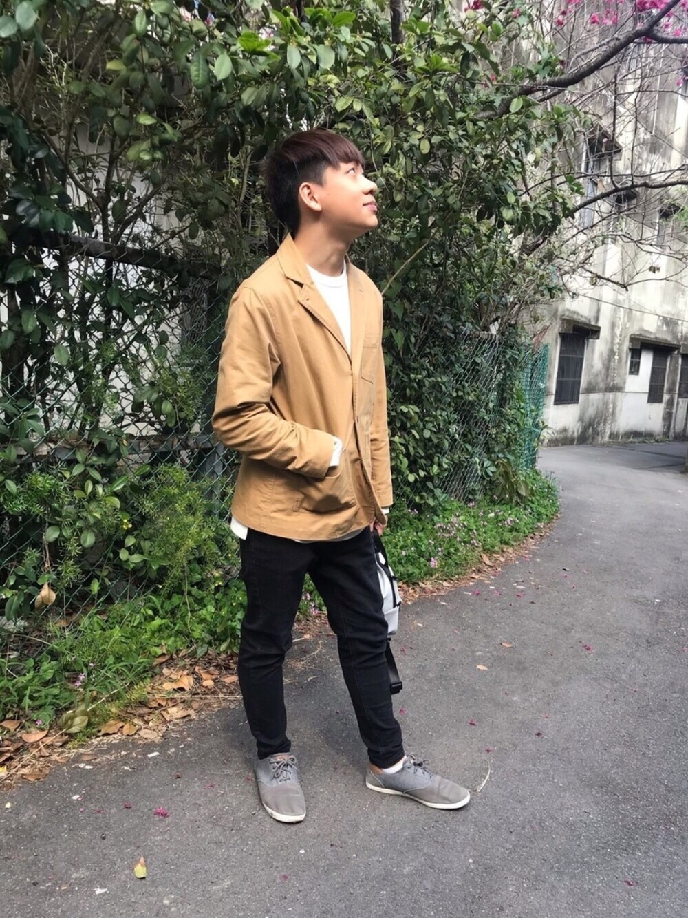 「Taiwan、隨意穿搭」｜「5のアイテム（テーラードジャケット、その他）」を使った、zengweiiiさん（メンズ・166cm）の春コーディネートの1枚目の写真