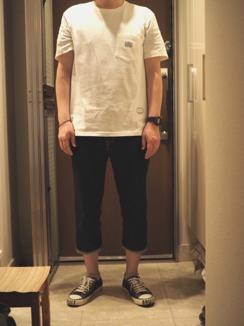 「tangtang、Levi's、Levi's502、undercoverism、N.HOOLYWOOD、JAM HOME MADE、MHL.、Tシャツ×デニム、玄関コーデ、肌ウーノ」｜「TANGTANGのTANG TANG "LISTEN" TEE（Tシャツ/カットソー、ホワイト系）」を使った、Fさん（メンズ・169cm）の春コーディネートの1枚目の写真
