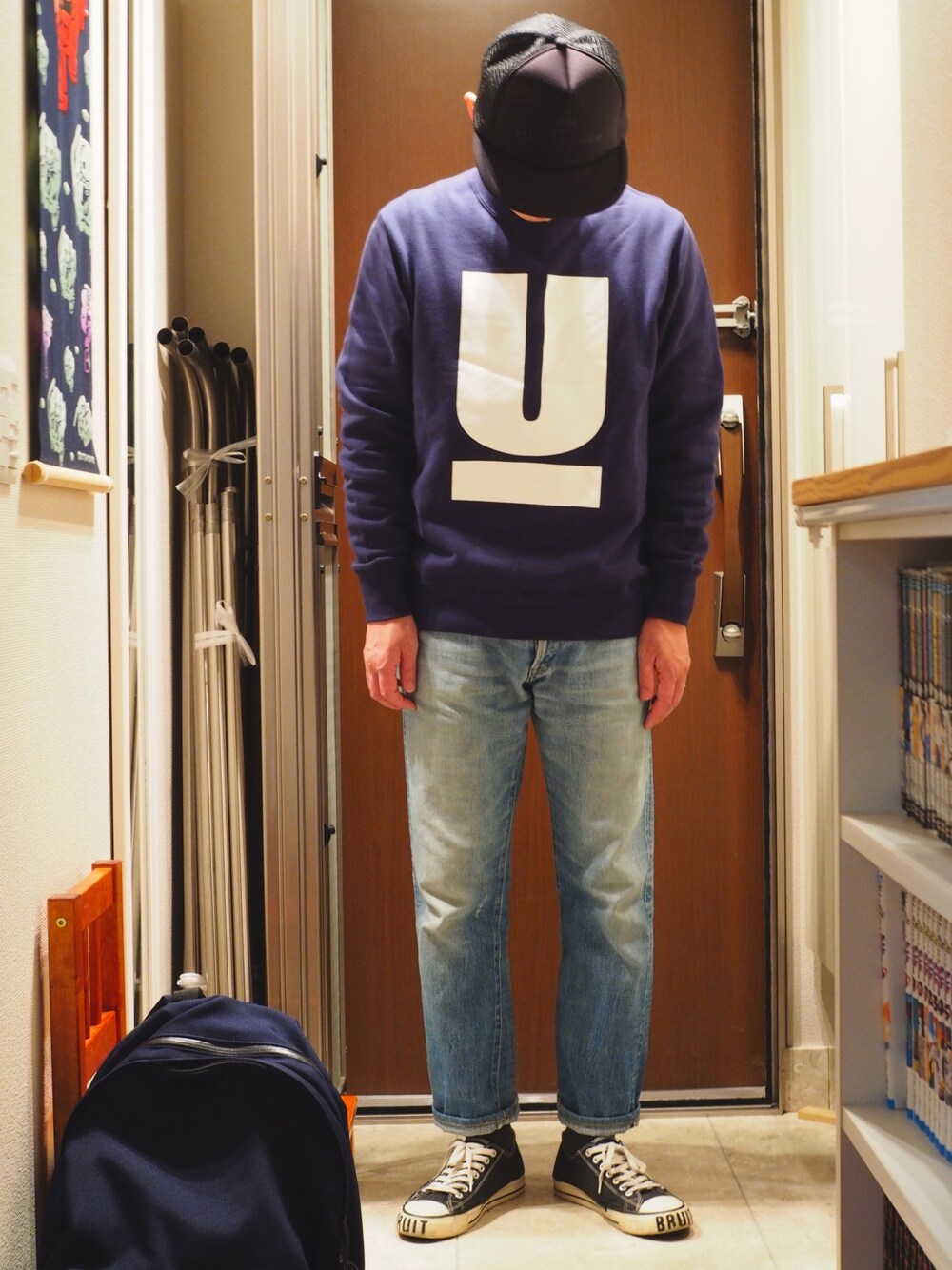 「undercover、arts & science、undercoverism、TAKAHIROMIYASHITATheSoloIst.、N.HOOLYWOOD、PORTER、ロゴスウェット、ネイビー、てぬぐい、玄関コーデ」｜「TAKAHIROMIYASHITATheSoloIst.のアイテム（キャップ、ブラック系）」を使った、Fさん（メンズ・169cm）の秋コーディネートの1枚目の写真