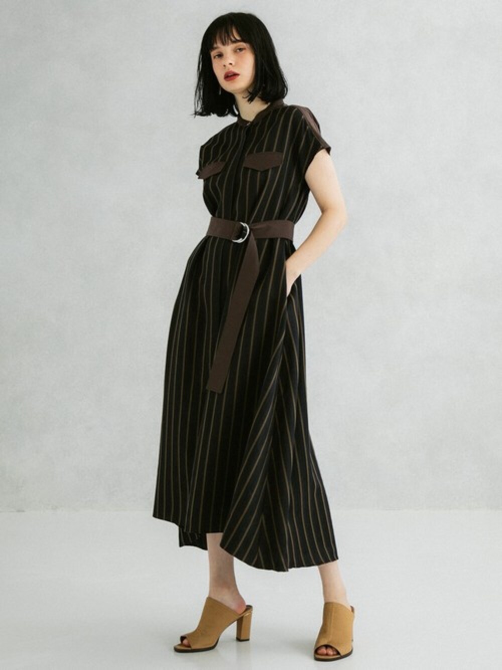 「ワンピース、カジュアル、柄シャツ、バイカラー、ストライプ、シャツワンピ、シャツスタイル、UNITED TOKYO、ユナイテッドトウキョウ」｜「UNITED TOKYOのバイカラーシャツワンピース（ワンピース、その他）」を使った、<OFFICIAL>UNITED TOKYOさん（レディース・172cm）の夏コーディネートの1枚目の写真