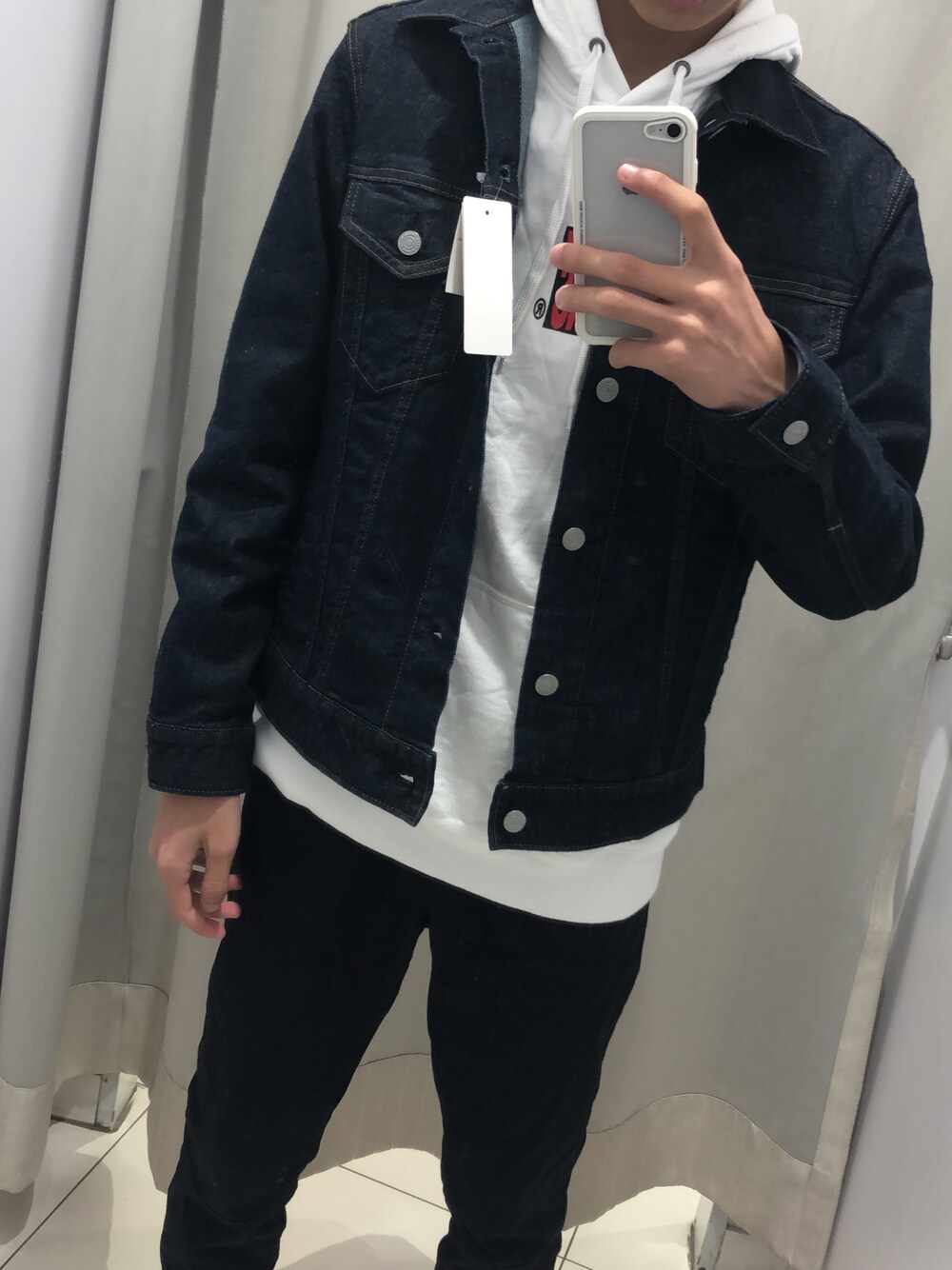 「UNIQLOのアイテム（デニムジャケット、ブラック系）」を使った、Kaheiiiiiiさん（メンズ・175cm）の夏コーディネートの1枚目の写真