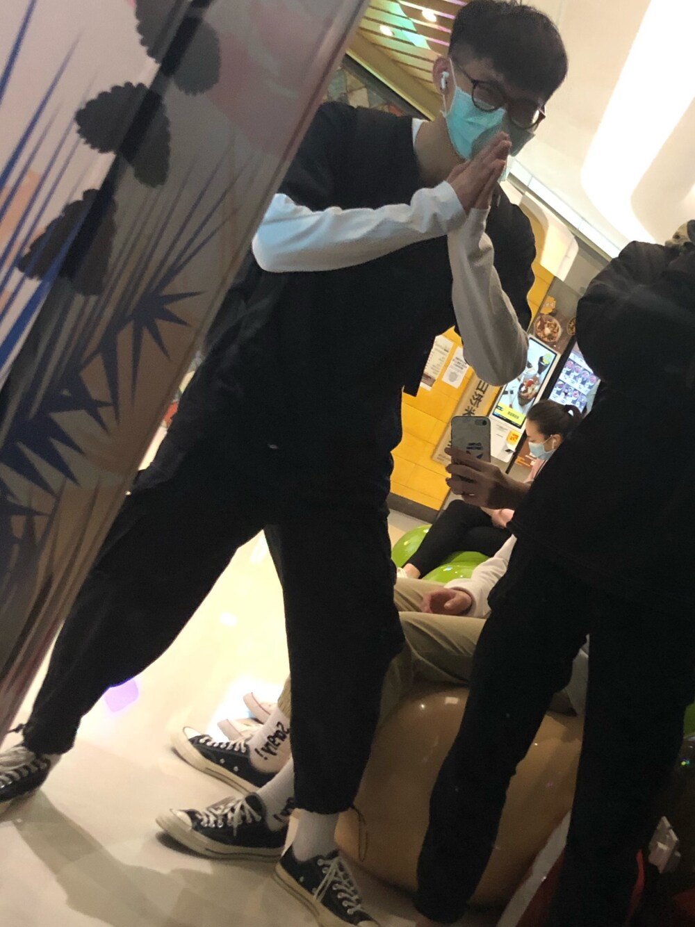 「UNIQLOのクルーネックT（半袖）（Tシャツ/カットソー、ブラック系）」を使った、Kaheiiiiiiさん（メンズ・175cm）の春コーディネートの1枚目の写真