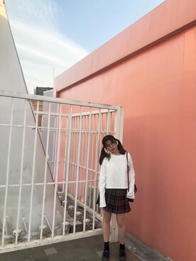 「MONKI（モンキ）のアイテム（Tシャツ/カットソー）」を使った、新木蘭子さん（レディース・160cm）の秋コーディネート