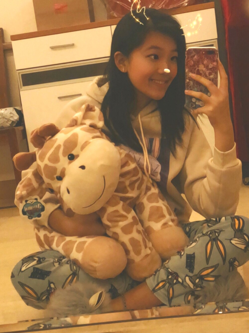 「homealone、TOY」｜「Toysrusのアイテム（おもちゃ、ベージュ系）」を使った、Lok Ching🧡さん（レディース・168cm）の冬コーディネートの1枚目の写真
