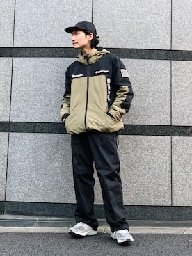 「SCHOTT」｜「アイテム（マウンテンパーカー）」を使った、Satsuma Gotoさん（メンズ・169cm）の春コーディネート