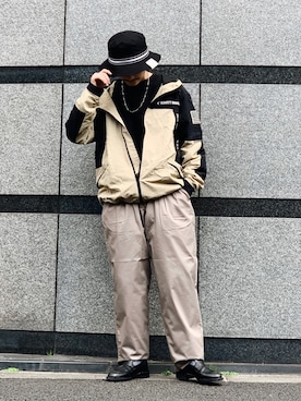 「SCHOTT」｜「アイテム（マウンテンパーカー）」を使った、Satsuma Gotoさん（メンズ・169cm）の春コーディネート