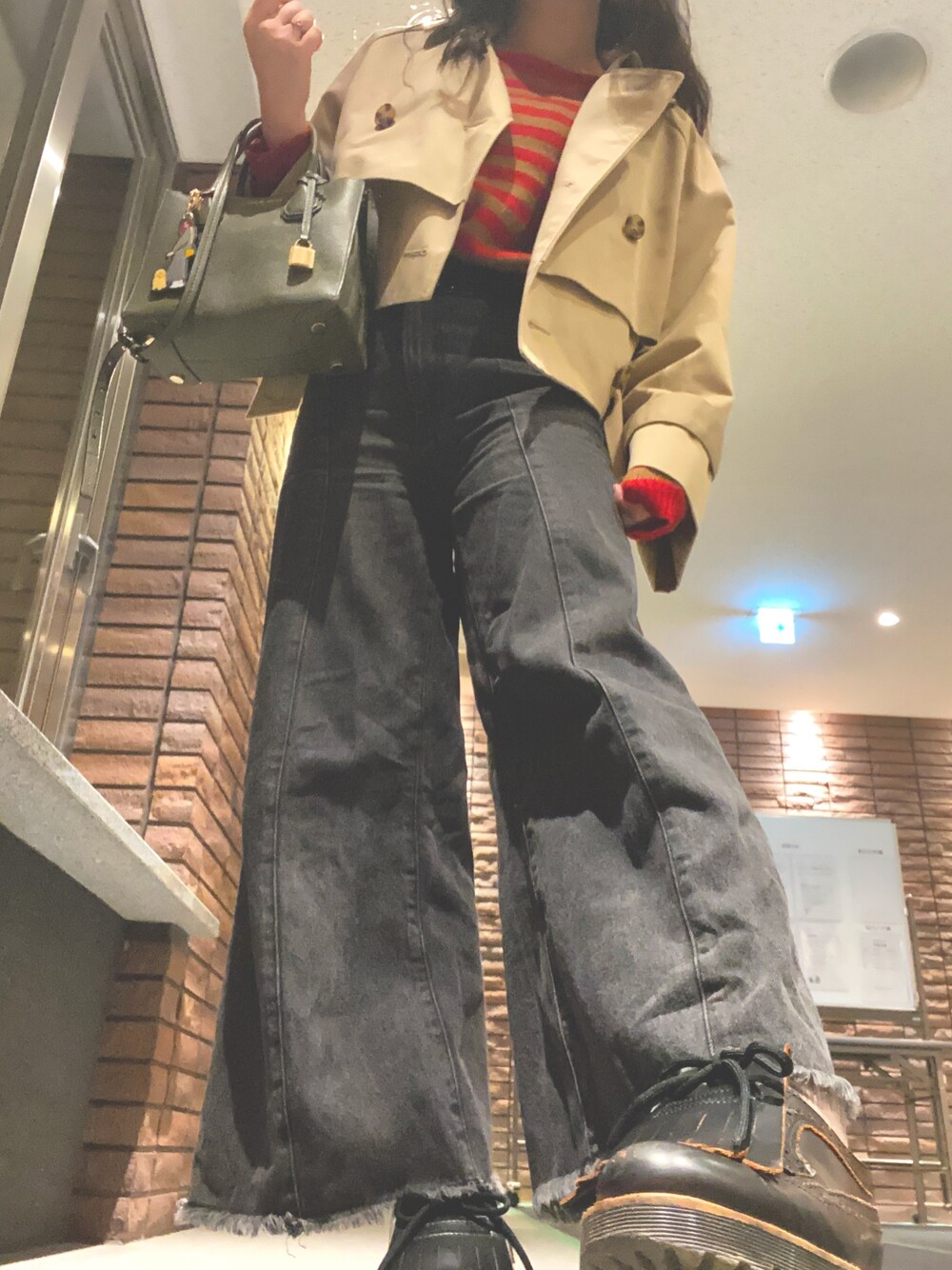 「murua、GU、MichaelKors、MICHAEL KORS、ZARA、Dr.Martens」｜「MICHAEL KORSのアイテム（バッグ、グリーン系）」を使った、Omochiさん（レディース・156cm）の秋コーディネートの1枚目の写真