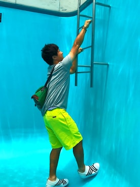 「ハデ色」｜「アイテム（スリッポン）」を使った、こじけんさん（メンズ・167cm）の夏コーディネート