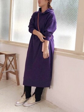 「パープル×黒」｜「アイテム（PC・スマホグッズ/家電）」を使った、namiheyさん（レディース・163cm）の秋コーディネート