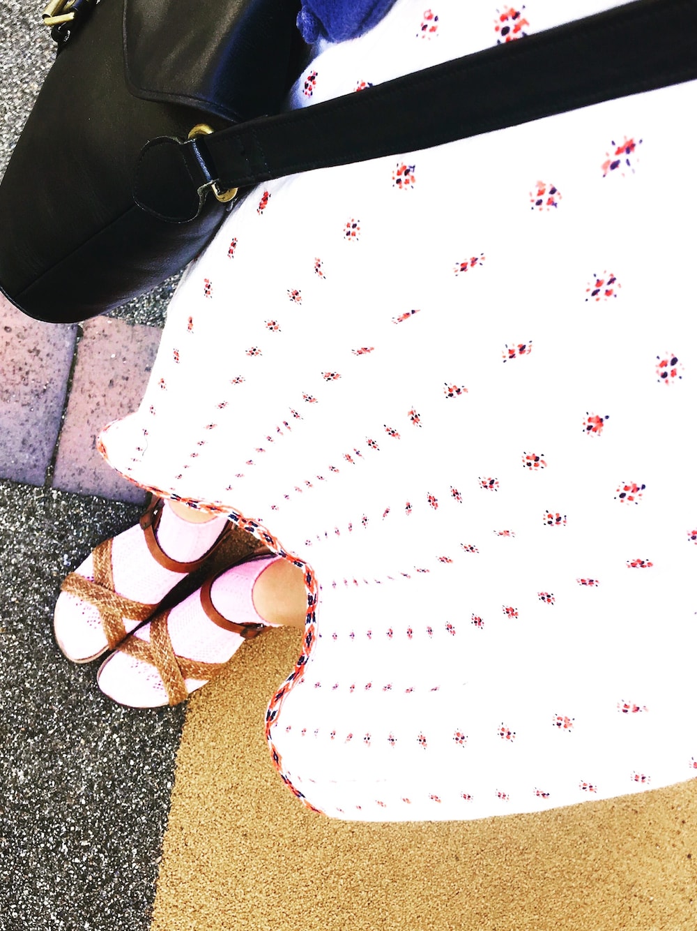 「ライブ、ビュルデサボン、ｂｕｌｌｅ　ｄｅ　ｓａｖｏｎ、古着、近藤晃央」｜「bulle de savonのドビークロスステッチ刺繍OP（ワンピース、ホワイト系）」を使った、りんりんさん（レディース・163cm）の秋コーディネートの1枚目の写真