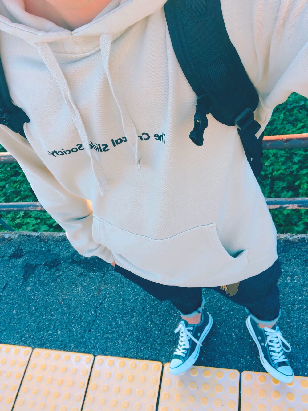 「秋のコーデ、秋、コンバース、今日のコーデ」｜「TCSSのアイテム（パーカー、ベージュ系）」を使った、ゆず。さん（メンズ・168cm）の秋コーディネートの1枚目の写真