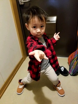 「DC SHOES（ディーシーシューズ）のアイテム（ブラウン系）」を使った、3kids.mommyさん（キッズ・90cm）の春コーディネート
