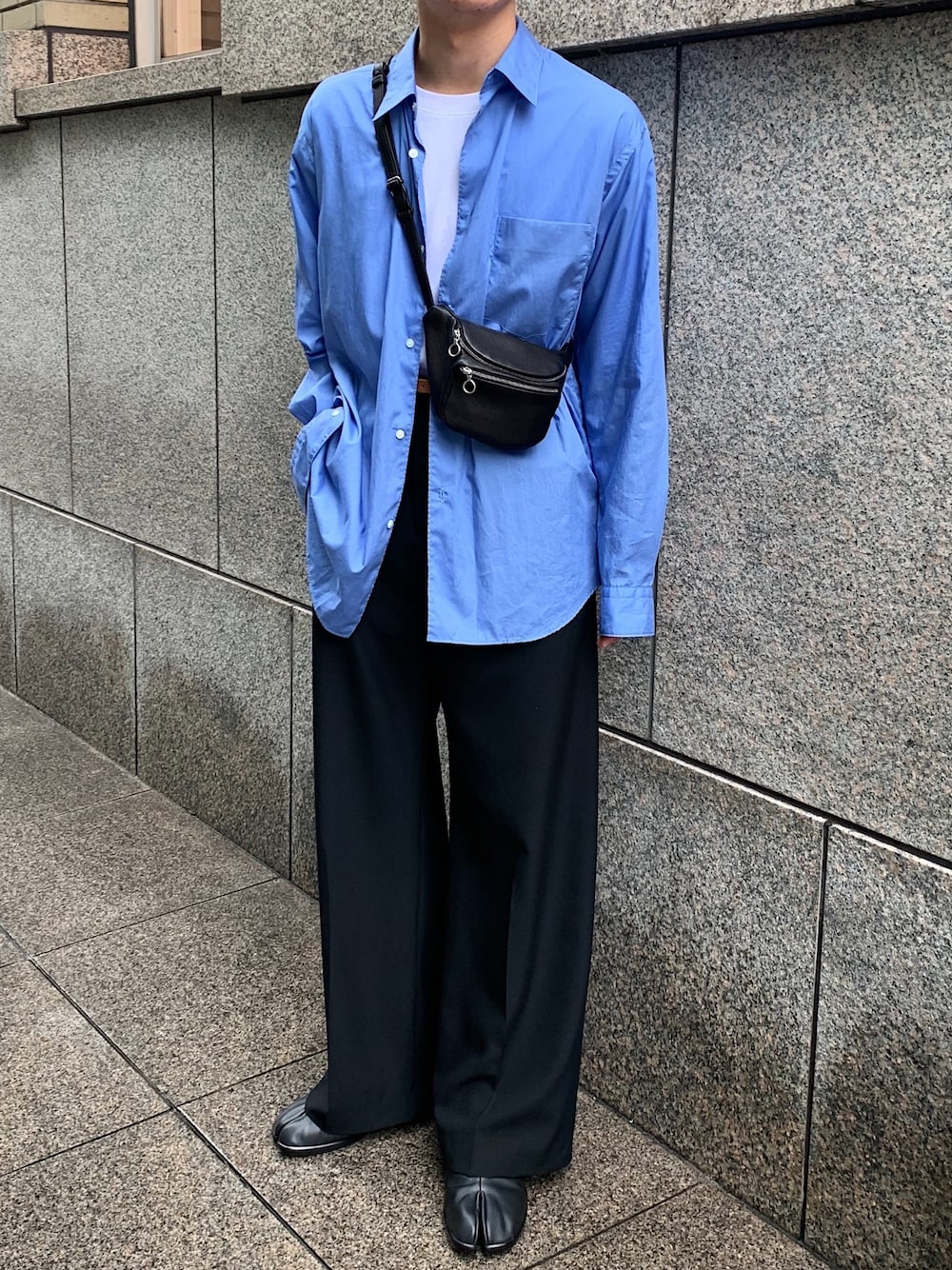 「graphpaper、UNIQLO U、sunsea、Aeta、Hender Scheme、Maison Margiela」｜「UNIQLOのエアリズムコットンオーバーサイズTシャツ（5分袖）（Tシャツ/カットソー、ホワイト系）」を使った、ともきさん（メンズ・165cm）の夏コーディネートの1枚目の写真