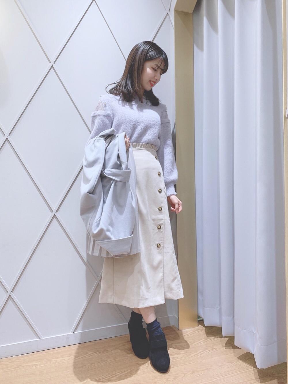 「シャギー、ヘアアレンジ、ブーティー、MAJESTIC LEGON、Ｉライン、マジェスティックレゴン、メイク、ビューティー、あざとlady、愛されニット」｜「MAJESTIC LEGONのアイシーカラーシャギーニット（ニット/セーター、パープル系）」を使った、マジェスティックレゴン河原町OPA店スタッフさん（レディース・159cm）の秋コーディネートの1枚目の写真