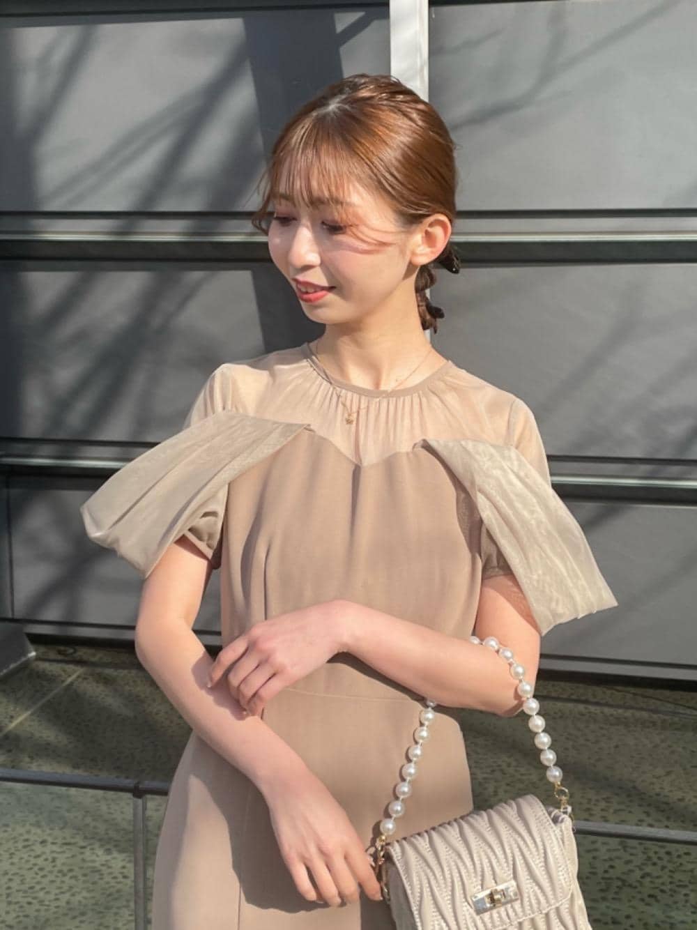 「結婚式、ドレス、二次会、卒業式、MAJESTIC LEGON、入学式、低身長、マジェスティックレゴン、パンプス👠、ばっぐ」｜「MAJESTIC LEGONのパールチェーンキルティングバッグ（ショルダーバッグ、ベージュ系）」を使った、マジェスティックレゴン河原町OPA店スタッフさん（レディース・153cm）の冬コーディネートの1枚目の写真