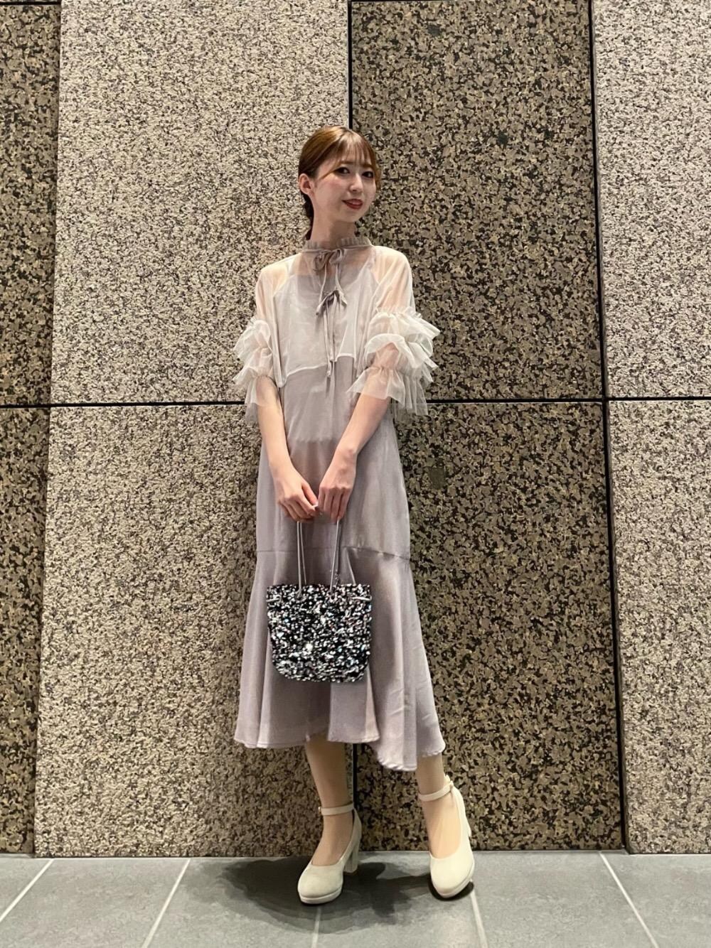 「結婚式、ドレス、二次会、卒業式、MAJESTIC LEGON、入学式、低身長、マジェスティックレゴン、パンプス👠、ばっぐ」｜「MAJESTIC LEGONのふかふかクッションパンプス（パンプス、ホワイト系）」を使った、マジェスティックレゴン河原町OPA店スタッフさん（レディース・153cm）の冬コーディネートの1枚目の写真