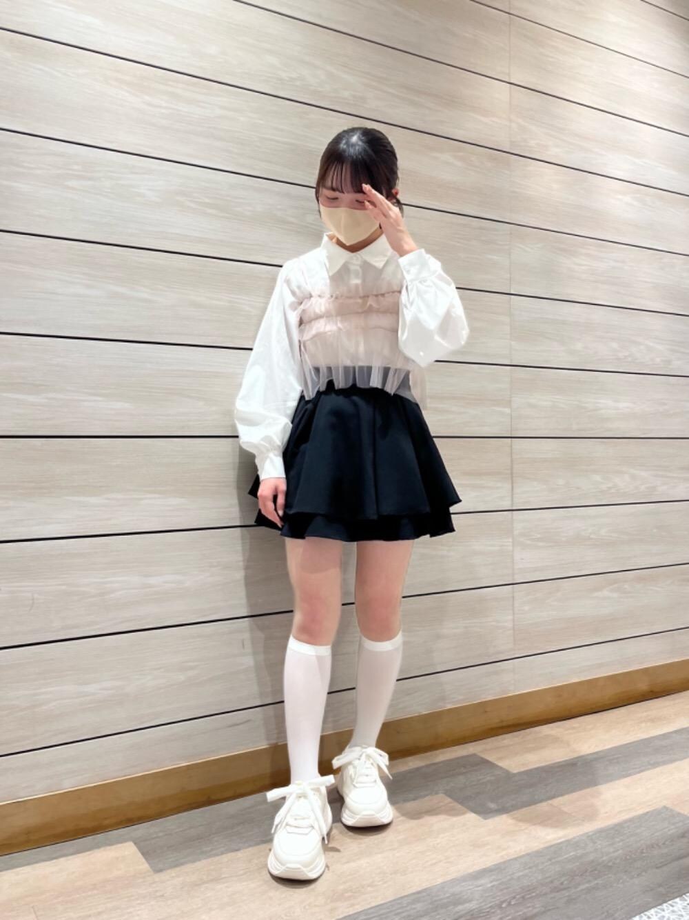 「ビスチェ、ガーリー、ミニ、MAJESTIC LEGON、低身長、マジェスティックレゴン」｜「MAJESTIC LEGONのフレアミニスカパン（スカート、ブラック系）」を使った、マジェスティックレゴン河原町OPA店スタッフさん（レディース・151cm）の春コーディネートの1枚目の写真