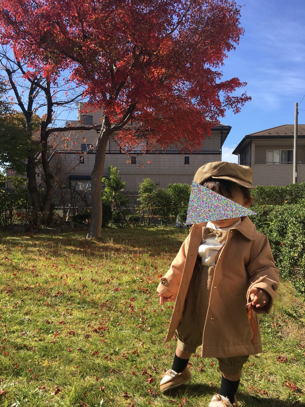 「西松屋のアイテム（モカシン/デッキシューズ、ブラウン系）」を使った、TSUBASAさん（キッズ・80cm）の秋コーディネートの1枚目の写真