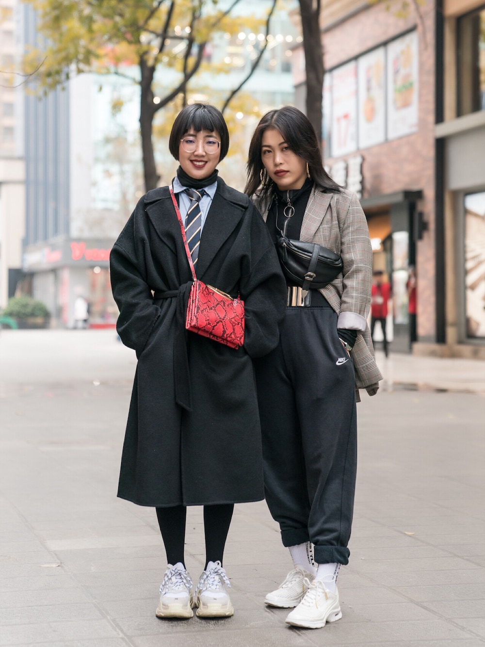 「ZARA WOMANのアイテム（チェスターコート、ブラック系）」を使った、R3néさん（レディース・160cm）の冬コーディネートの1枚目の写真