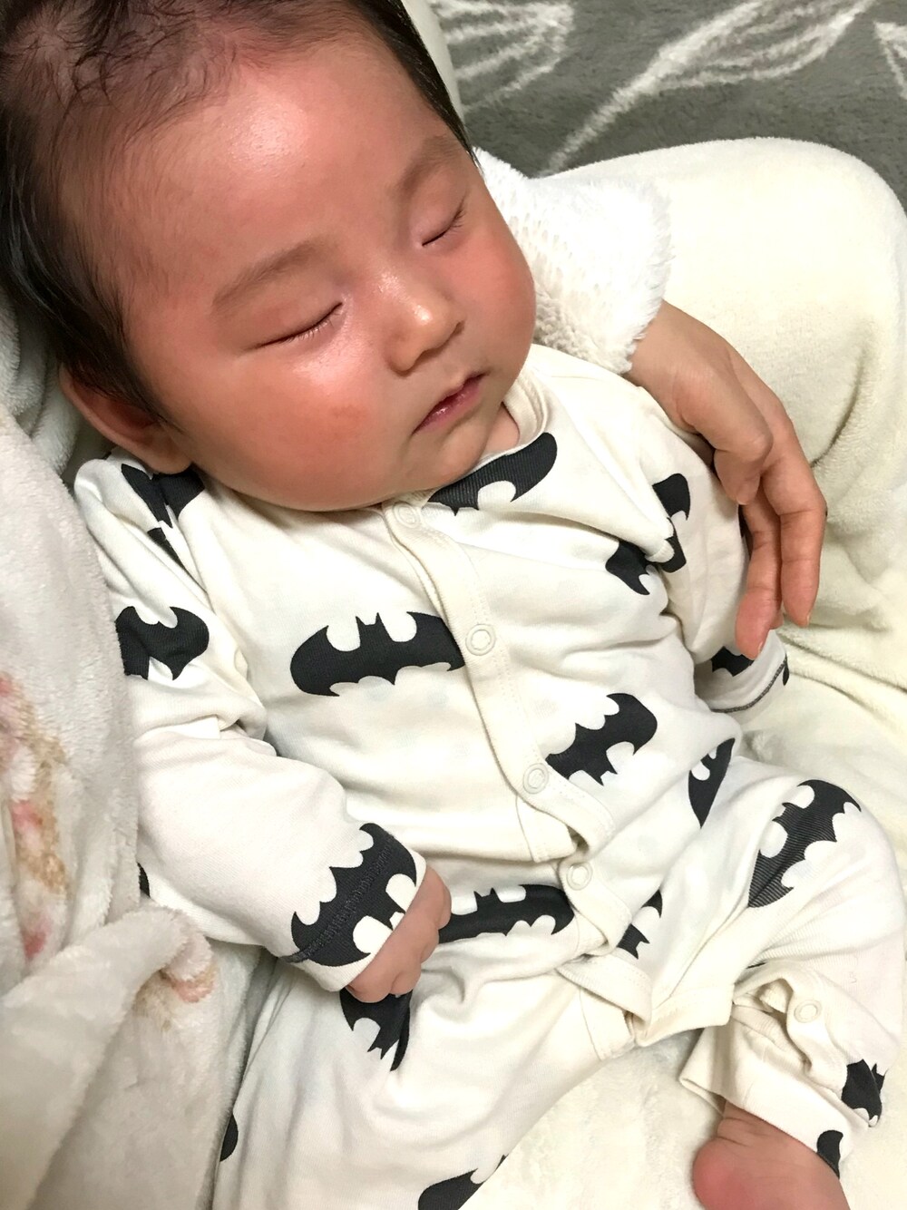 「ロンパース、ロンパースコーデ、ベビー、ベビーコーデ、赤ちゃん、赤ちゃんコーデ」｜「H&Mのアイテム（つなぎ/オールインワン、ホワイト系）」を使った、akitoさん（キッズ・80cm）の秋コーディネートの1枚目の写真