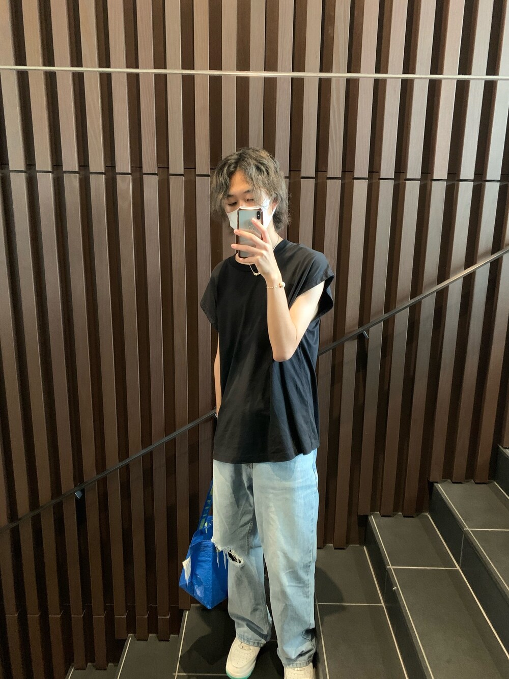 Acne Studios デニムタンクトップ Acne Studiosのタンクトップを使った人気ファッション