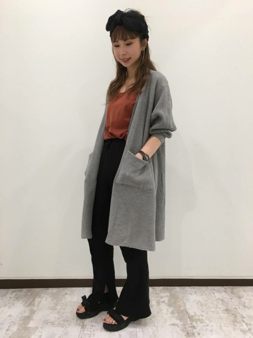 「カジュアル、秋のコーデ、JEANASiS、ジーナシス、ロングカーディガン、パンツスタイル、ワッフル、サーマル、コーディガン」｜「JEANASISのワッフルコーディガン/805934（ノーカラージャケット、グレー系）」を使った、せいらまんさん（レディース・162cm）の秋コーディネートの1枚目の写真