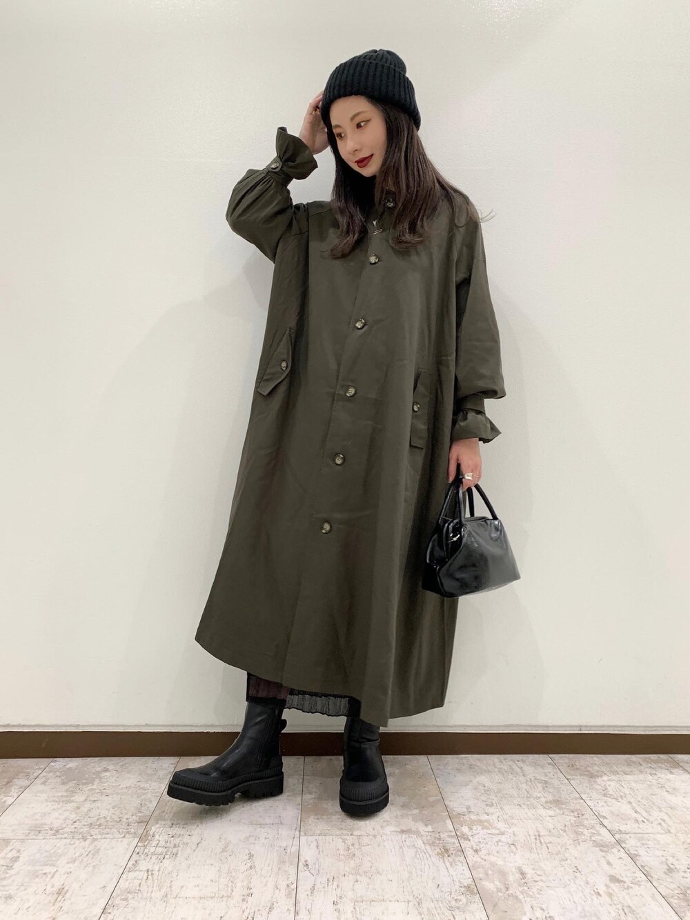 「秋のコーデ、ラブアンドピース2020、秋服、アウター、ステンカラーコート、カーキ、JEANASiS、ジーナシス、モード、オトナカジュアル」｜「JEANASISのロングステンカラーコート/893432（ステンカラーコート、グリーン系）」を使った、せいらまんさん（レディース・165cm）の秋コーディネートの1枚目の写真