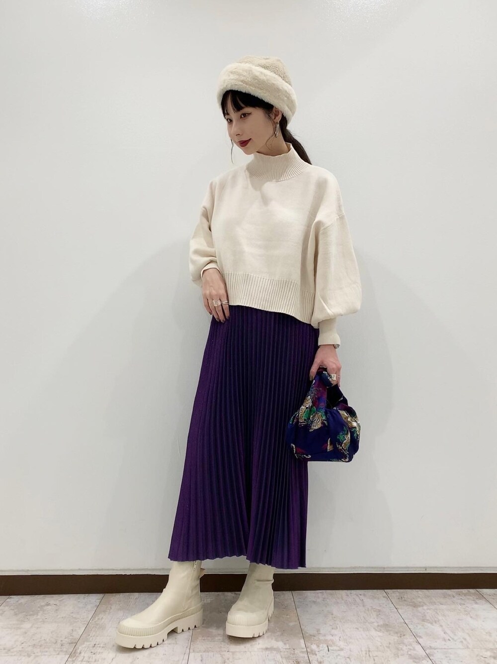 「秋のマイ旬スタイル、オトナカジュアル、秋服、休日スタイル、おしゃれさんと繋がりたい、ジーナシス、JEANASiS、ロングスカート、袖ボリューム、モード」｜「JEANASISのリバーシブルシャンブレープリーツスカート/920208（スカート、パープル系）」を使った、せいらまんさん（レディース・165cm）の秋コーディネートの1枚目の写真
