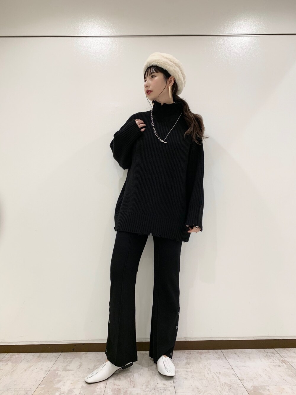 「秋コーデ、wearhalloween2020、オトナカジュアル、ニットコーデ、ootd、タートルネックニット、メンズライク、リブパンツ、JEANASiS、ジーナシス」｜「JEANASISの5Gアゼクラッシュクラッシュハイネックプルオーバー/918271（ニット/セーター、ブラック系）」を使った、せいらまんさん（レディース・165cm）の秋コーディネートの1枚目の写真