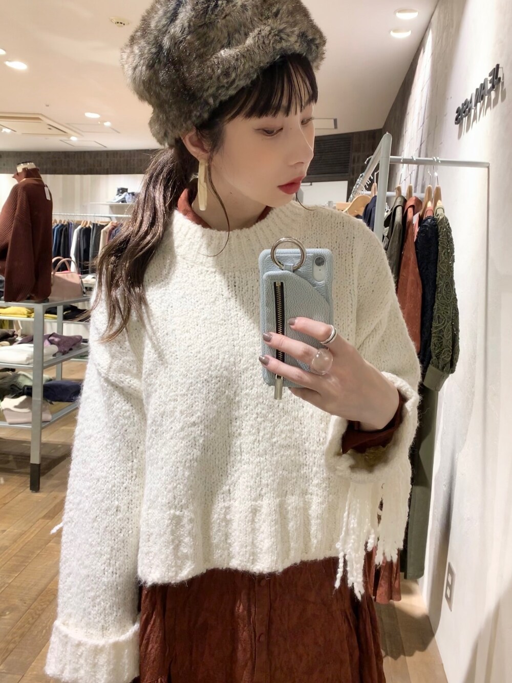 「秋コーデ、休日コーデ、オトナカジュアル、カジュアルコーデ、ニットコーデ、ジーナシス、JEANASiS、モード、ootd、デザイントップス」｜「JEANASISの3Gツイストフリンジプルオーバー/896358（ニット/セーター、ホワイト系）」を使った、せいらまんさん（レディース・165cm）の秋コーディネートの1枚目の写真