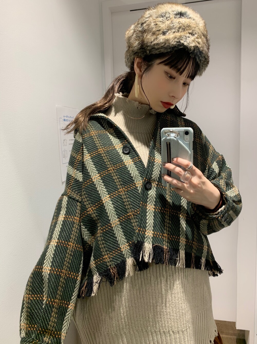 「秋コーデ、休日コーデ、オトナカジュアル、カジュアルコーデ、アウター、JEANASiS、ジーナシス、ootd、モード、柄」｜「JEANASISのツイードフリンジＳジャケット/919240（その他アウター、グリーン系）」を使った、せいらまんさん（レディース・165cm）の秋コーディネートの1枚目の写真