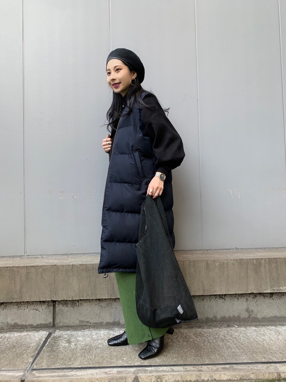 「大人カジュアル、ラフ、大人女子、休日スタイル、レイヤードスタイル、ボリューム袖、いいね、save、フォローお願いします🤑、JEANASiS、カジュアル、ダウンベスト」｜「JEANASISのロングリバーシブルベスト/919580（ダウンベスト、ブラック系）」を使った、せいらまんさん（レディース・165cm）の秋コーディネートの1枚目の写真