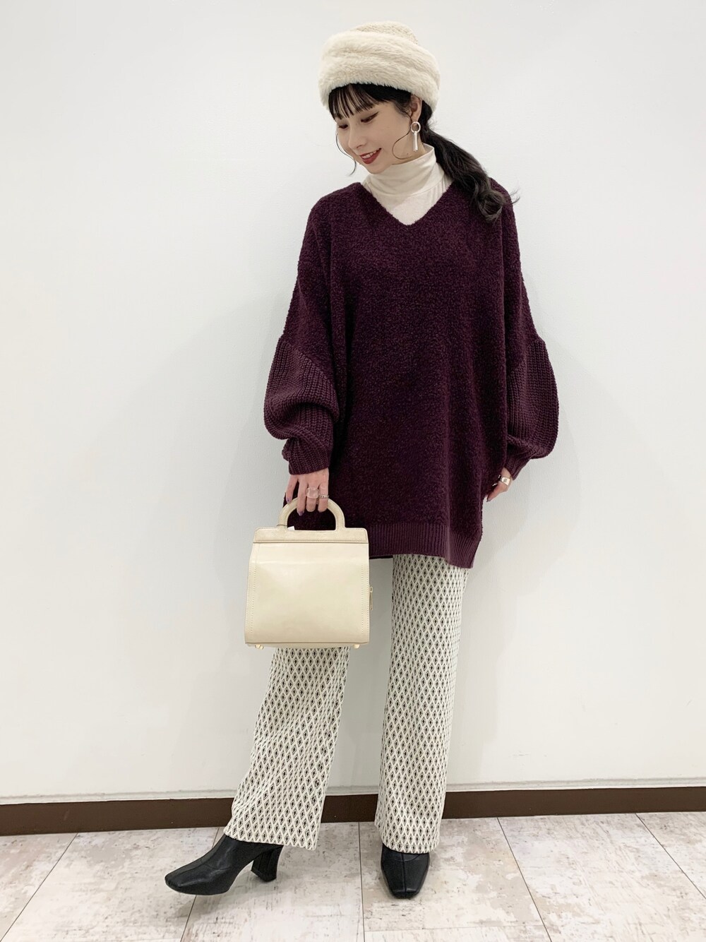 「休日スタイル、秋コーデ、秋冬コーデ、大人コーデ、カジュアルコーデ、おしゃれさんと繋がりたい、ブーツスタイル、レイヤードスタイル、JEANASiS、ootd」｜「JEANASISのブークレドッキングチュニックプルオーバー/924088（ニット/セーター、パープル系）」を使った、せいらまんさん（レディース・165cm）の秋コーディネートの1枚目の写真