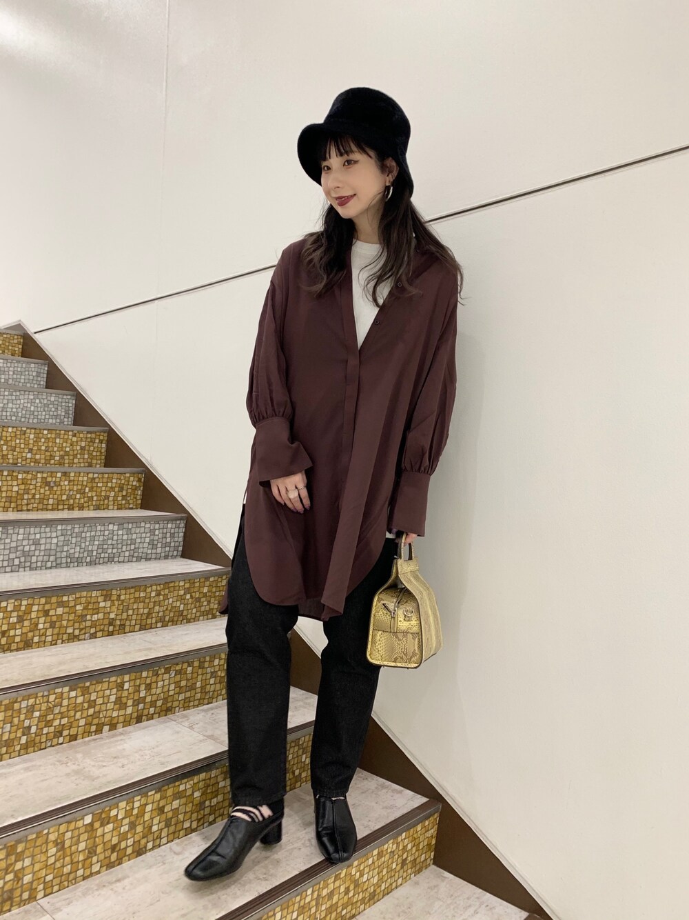 「オトナカジュアル、秋コーデ、大人かわいい、ビッグシルエット、おしゃれさんと繋がりたい、大人カジュアル、リラックススタイル、オトナ女子、ボリューム袖、JEANASiS」｜「JEANASISのカバーリングロングシャツ/919628（シャツ/ブラウス、ブラウン系）」を使った、せいらまんさん（レディース・165cm）の秋コーディネートの1枚目の写真