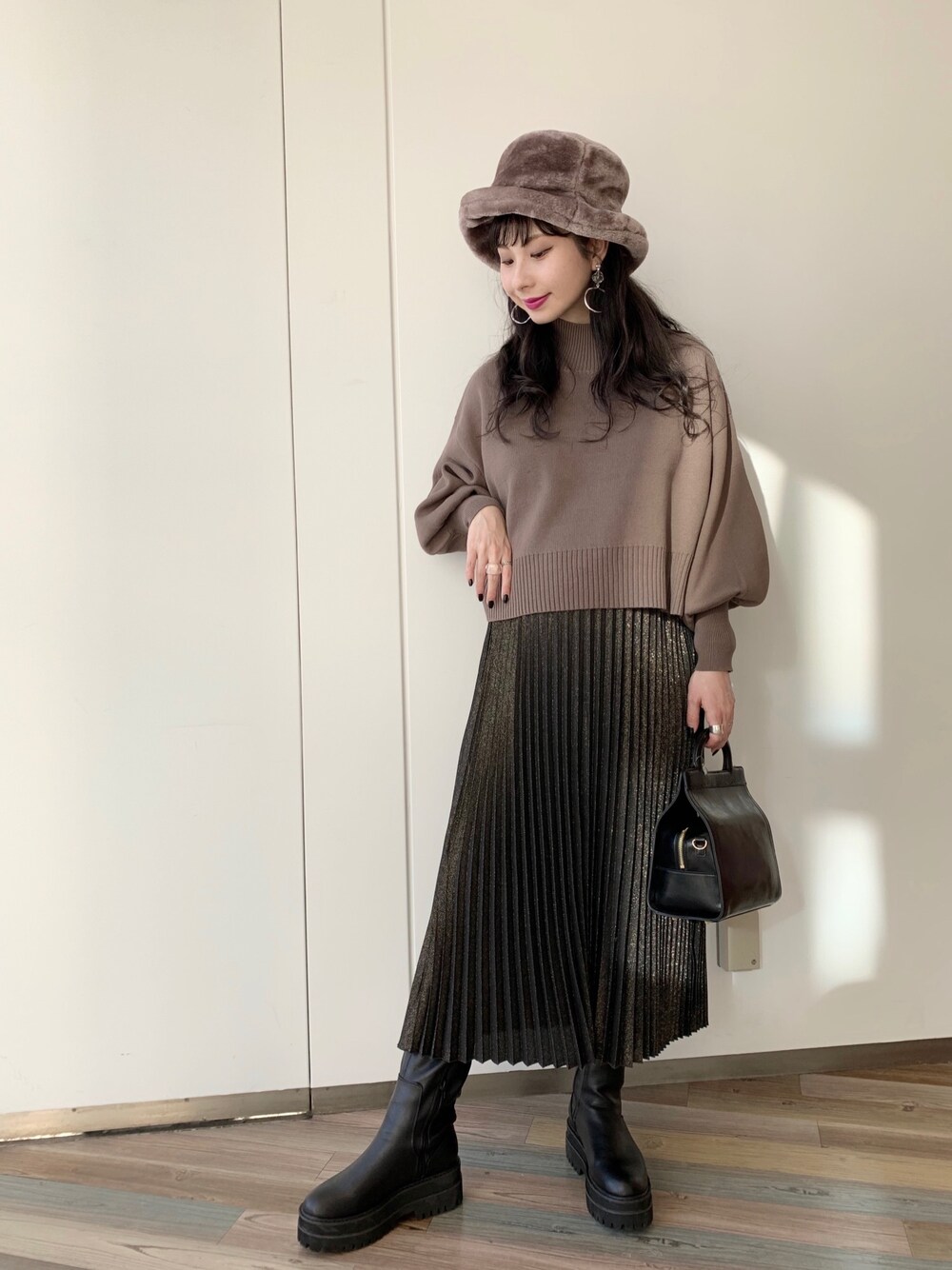 「オトナカジュアル、シンプル、カジュアルコーデ、オトナ女子、ブーツ、タートルネック、ブラウン、冬コーデ、JEANASiS、ootd」｜「JEANASISのWフェイスショートハイネックプルオーバー/893347（ニット/セーター、ブラウン系）」を使った、せいらまんさん（レディース・165cm）の冬コーディネートの1枚目の写真