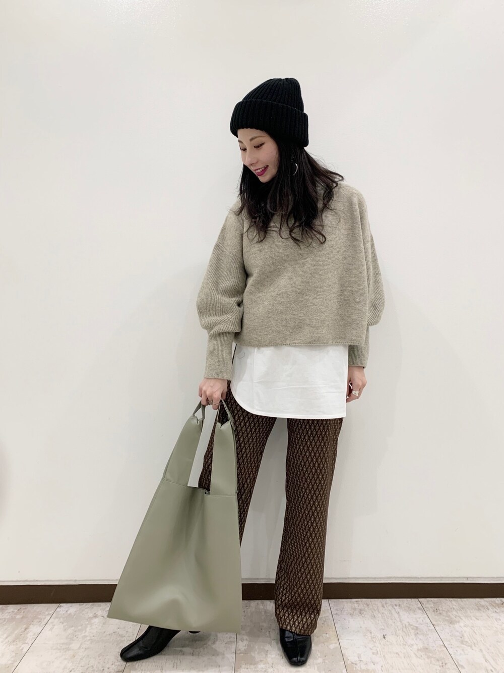 「年末WEAR感謝祭、秋冬コーデ、大人カジュアル、ボリューム袖、レイヤードスタイル、ニット、JEANASiS、ootd、ストリート、カジュアルコーデ」｜「JEANASISの５G二ジュウウスショートプルオーバー/925771（ニット/セーター、ベージュ系）」を使った、せいらまんさん（レディース・165cm）の冬コーディネートの1枚目の写真