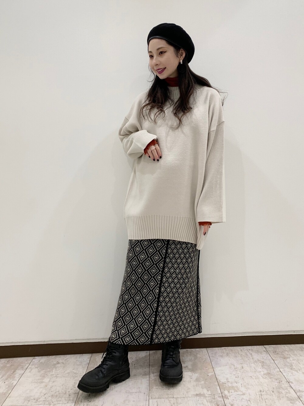 「私の推しブランド、オトナカジュアル、カジュアル、おしゃれさんと繋がりたい、ママコーデ、レイヤードスタイル、JEANASiS、ootd、ゆるコーデ、ロングスカート」｜「JEANASISの7Gダブルジャガードチュニックプルオーバー/926507（ニット/セーター、ブラック系）」を使った、せいらまんさん（レディース・165cm）の冬コーディネートの1枚目の写真