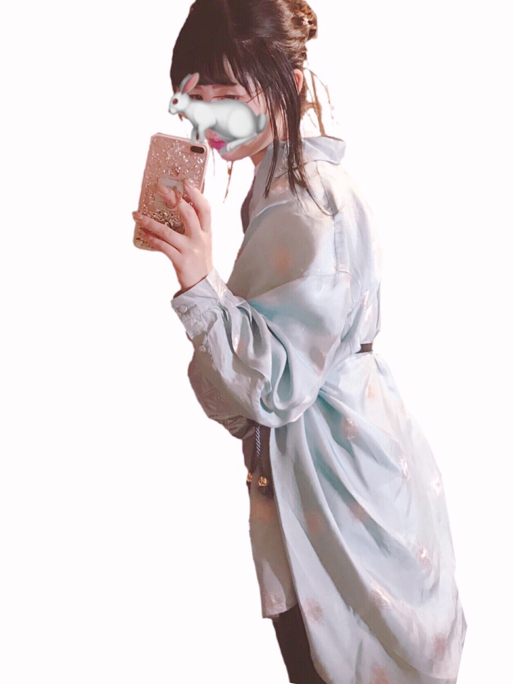 「サテン、サテンシャツ、シンプル、春コーデ、カジュアル、ootd」｜「she so♡のアイテム（シャツ/ブラウス、ブルー系）」を使った、aiさん（レディース・158cm）の冬コーディネートの1枚目の写真