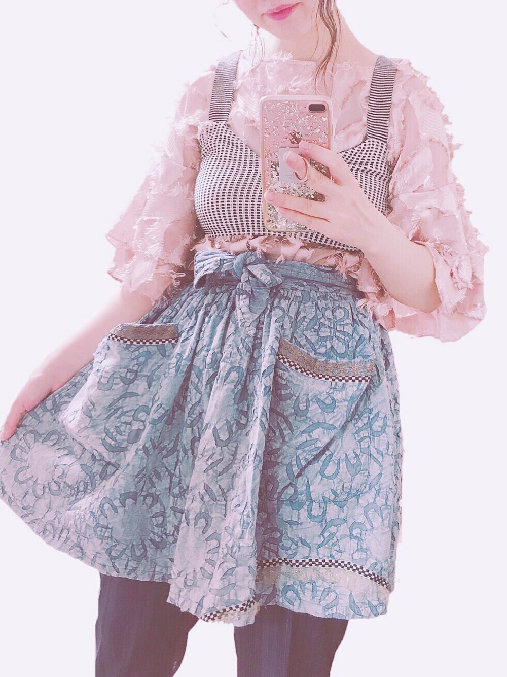 「古着、古着MIX、ヴィンテージ、ローリーズファーム(LOWRYS FARM)、カジュアル、ピンク、ピンクコーデ、パンツスタイル、オトナカジュアル」｜「LOWRYS FARMのアソートガラニットビスチェ　750660 （キャミソール、ブラック系）」を使った、aiさん（レディース・158cm）の夏コーディネートの1枚目の写真